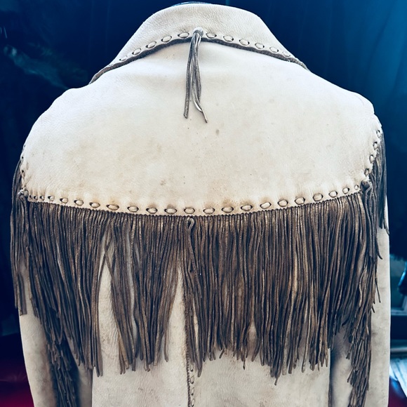Wow 🤩 Vintage Wilderness Wayne Western Fringe Jacket - Hand Engraved/Signed - Picture 9 of 13